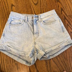 Levi Vintage Highwaisted Shorts, blue denim, light wash.